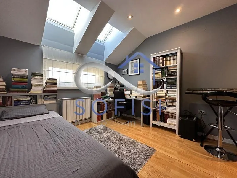 Prodaja, četvorosoban stan, 136m², Grbavica, Novi Sad Sve Podlokacije