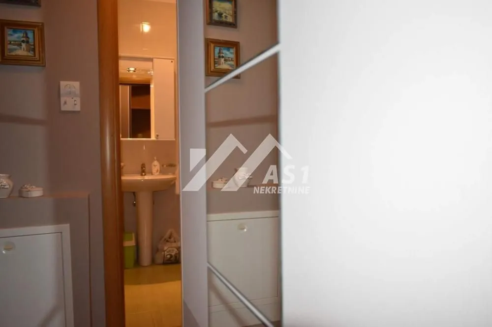 Izdavanje, dvosoban stan, 42m², Podbara, Novi Sad Sve Podlokacije