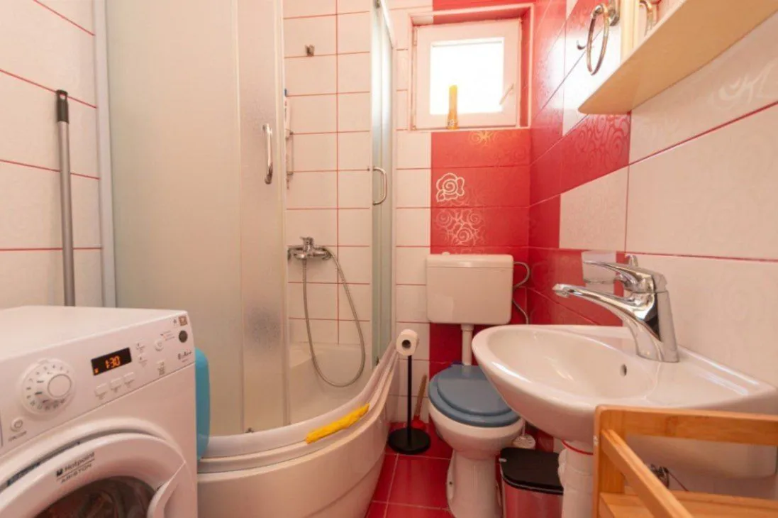 Izdavanje, dvosoban stan, 63m², Baošići, Herceg Novi