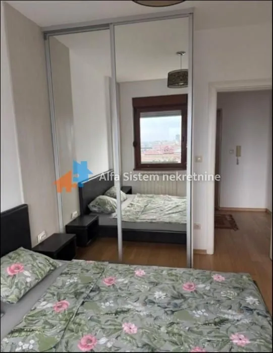 Izdavanje, trosoban stan, 73m², Vračar Sve Podlokacije, Beograd