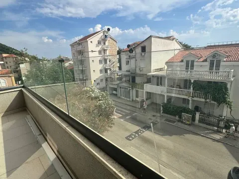 Sale, two bedroom apartment, 60m², Podkošljun, Budva - image 2