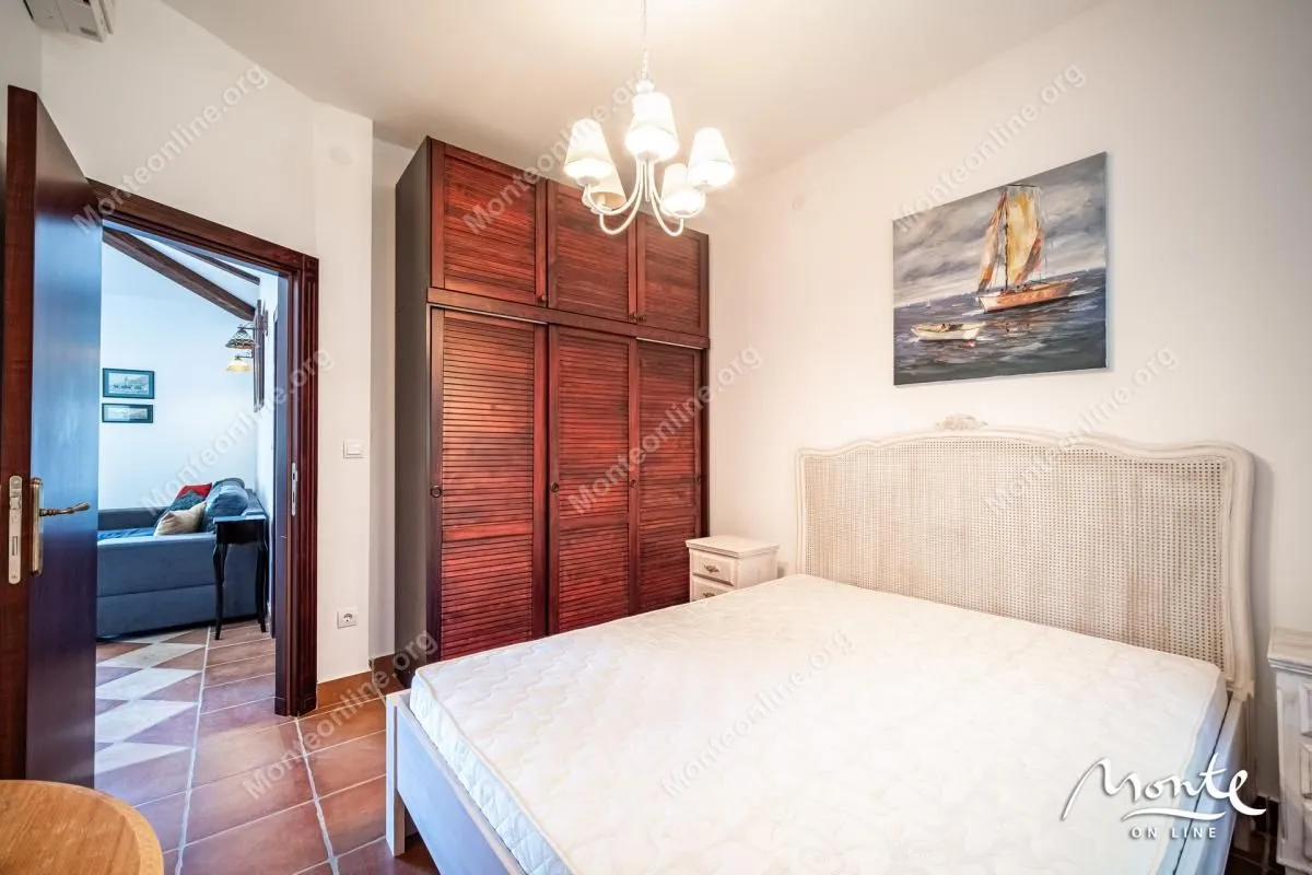 Prodaja, dvosoban stan, 92m², Kostanjica, Kotor