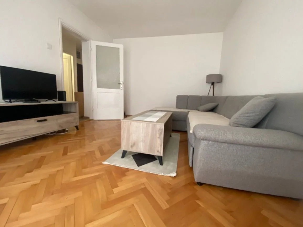 Izdavanje, dvosoban stan, 55m², Centar, Tivat