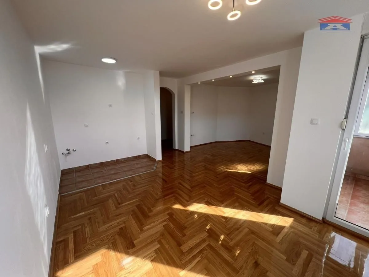 Prodaja, četvorosoban stan, 117m², Bulevar Evrope, Novi Sad Sve Podlokacije