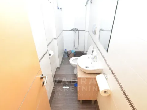 Izdavanje, poslovni prostor, 40m², Preko Morače, Podgorica - image 8