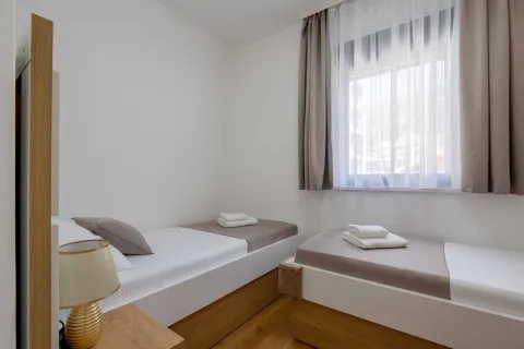 Rent, two bedroom apartment, 70m², Bečići, Budva - image 5