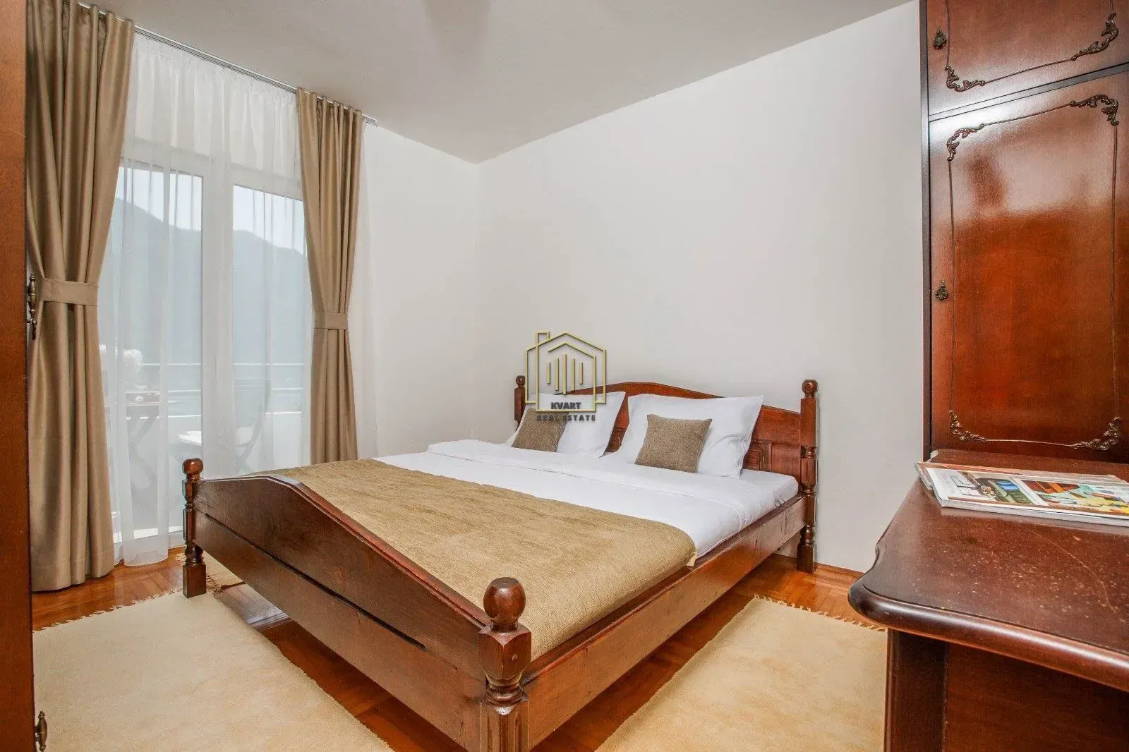 Izdavanje, dvosoban stan, 70m², Dobrota, Kotor