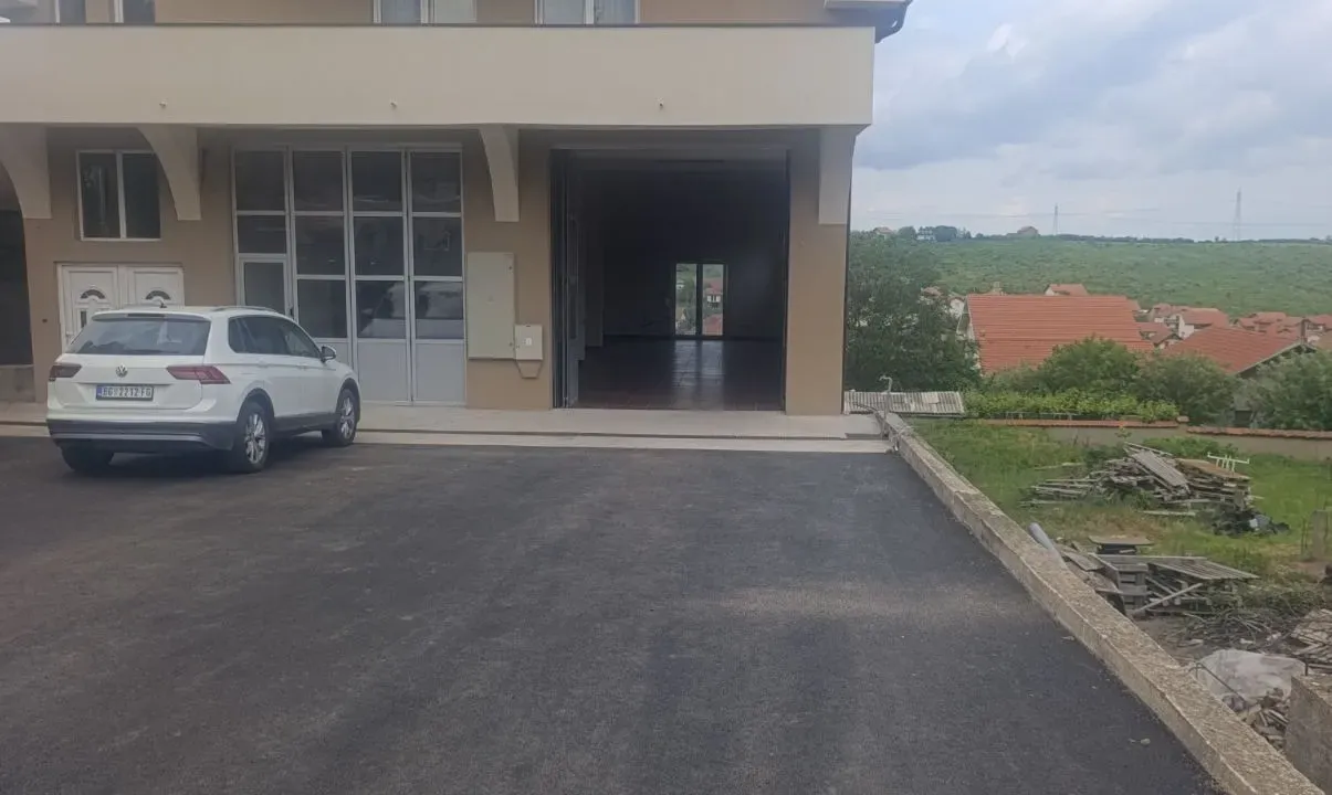 Izdavanje, poslovni prostor, 160m², Kaludjerica, Grocka