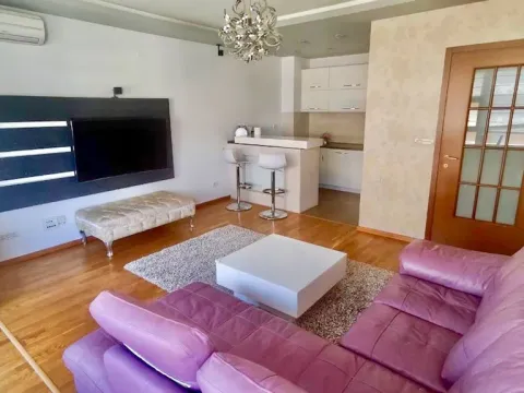 Rent, two bedroom apartment, 74m², City Kvart, Podgorica - image 2