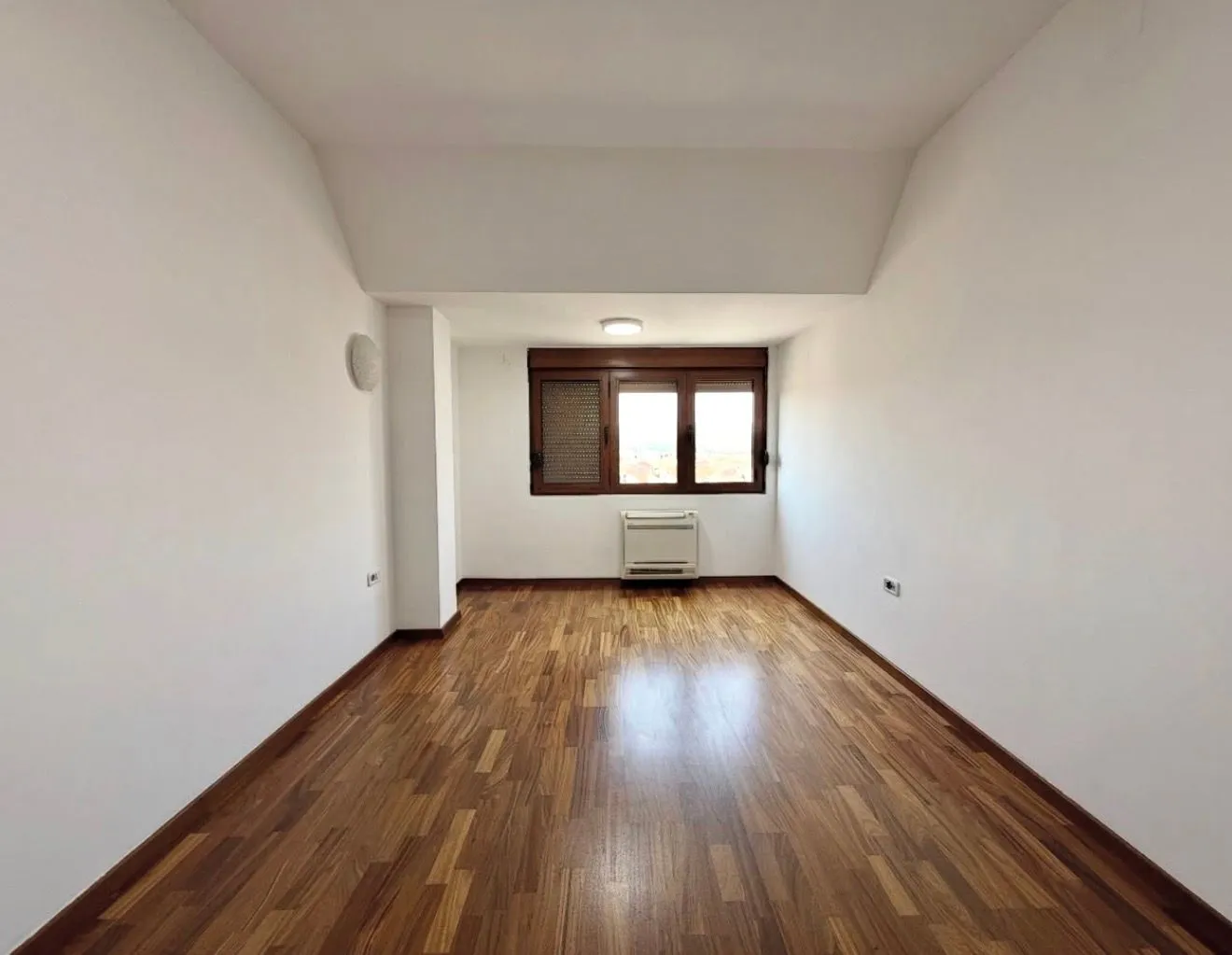 Sale, four bedroom apartment, 220m², Preko Morače, Podgorica