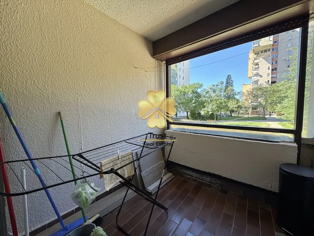 Izdavanje, dvosoban stan, 80m², Blok 5, Podgorica