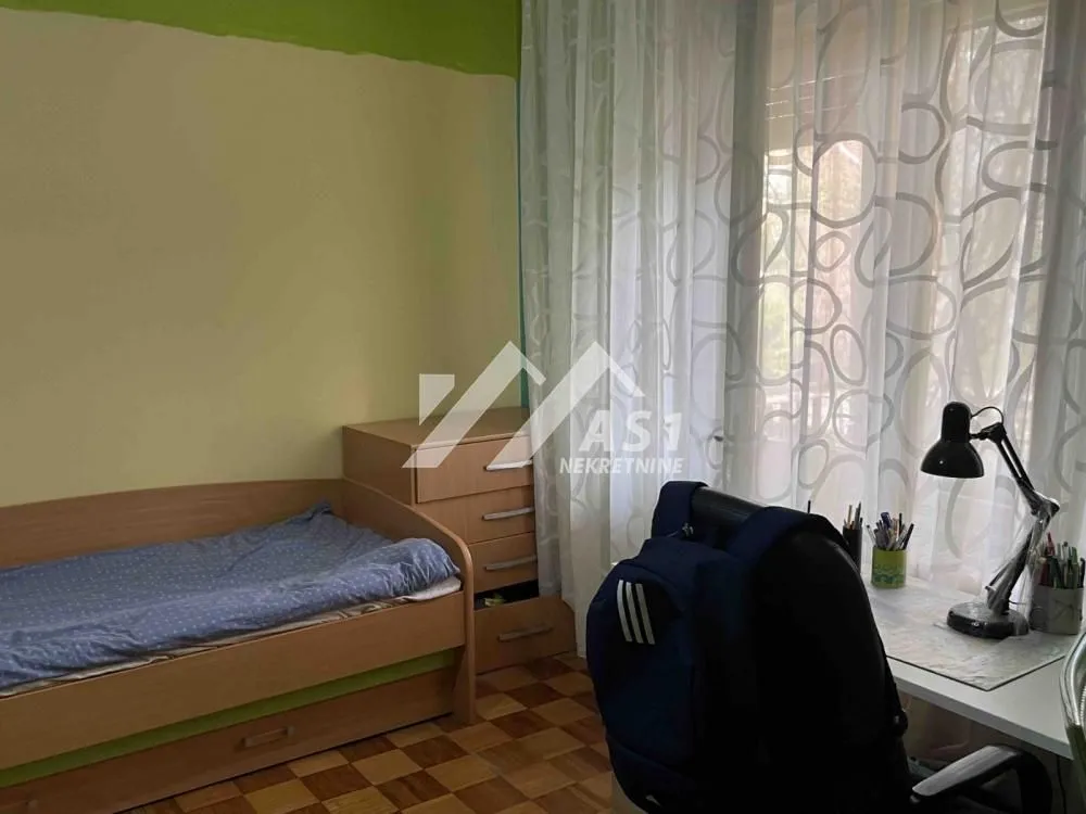 Izdavanje, dvosoban stan, 60m², Centar, Novi Sad