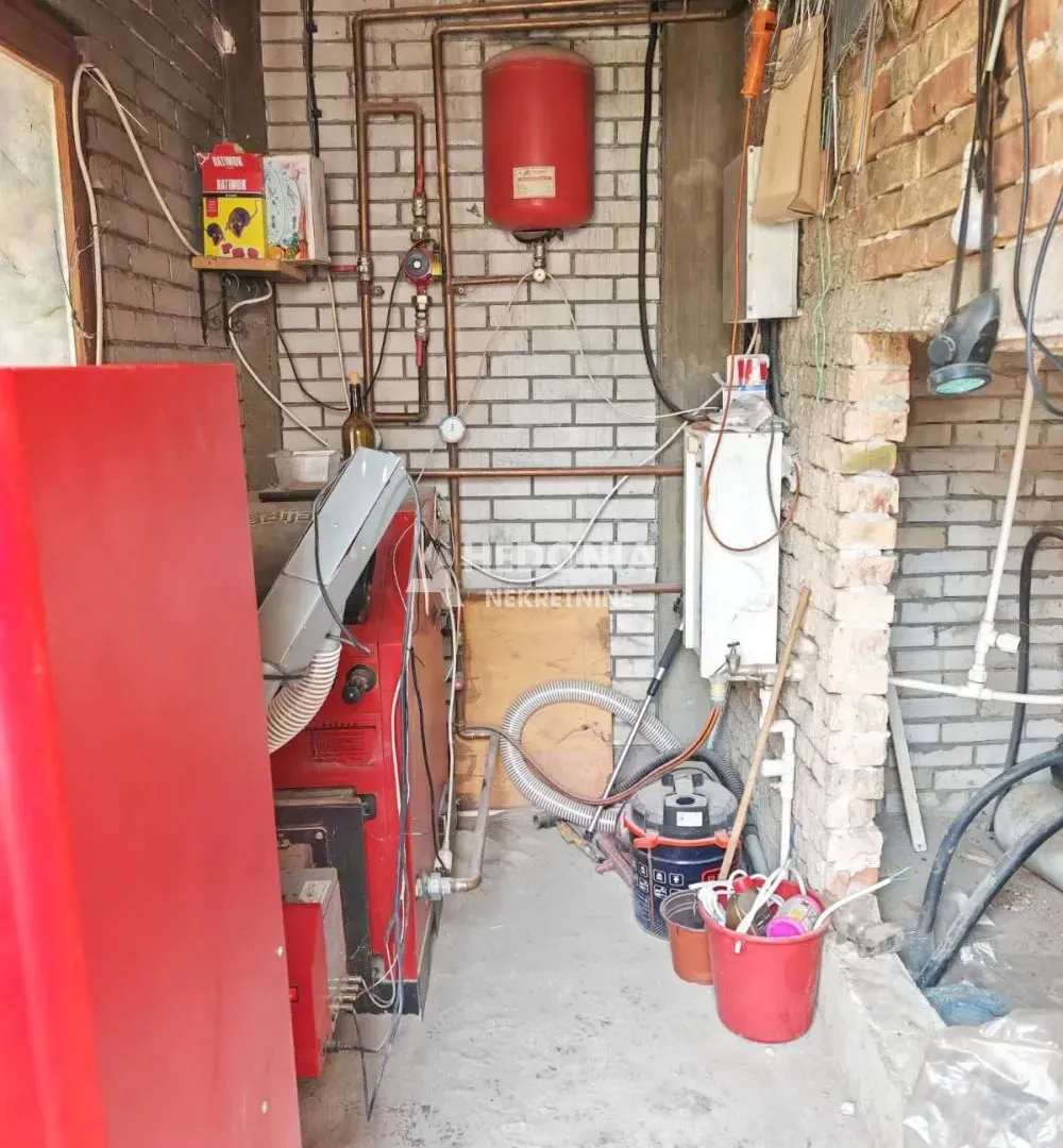 Prodaja, kuća, 106m², Centar, Ub