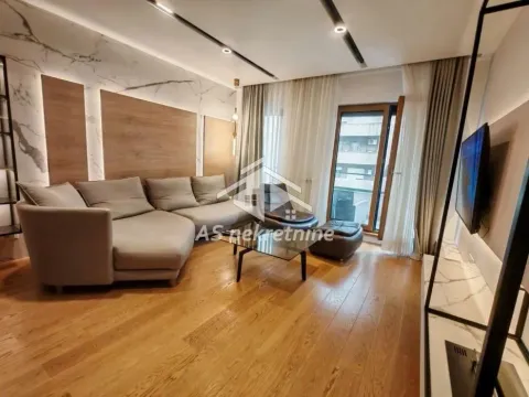 Izdavanje, trosoban stan, 100m², Savski Venac, Beograd