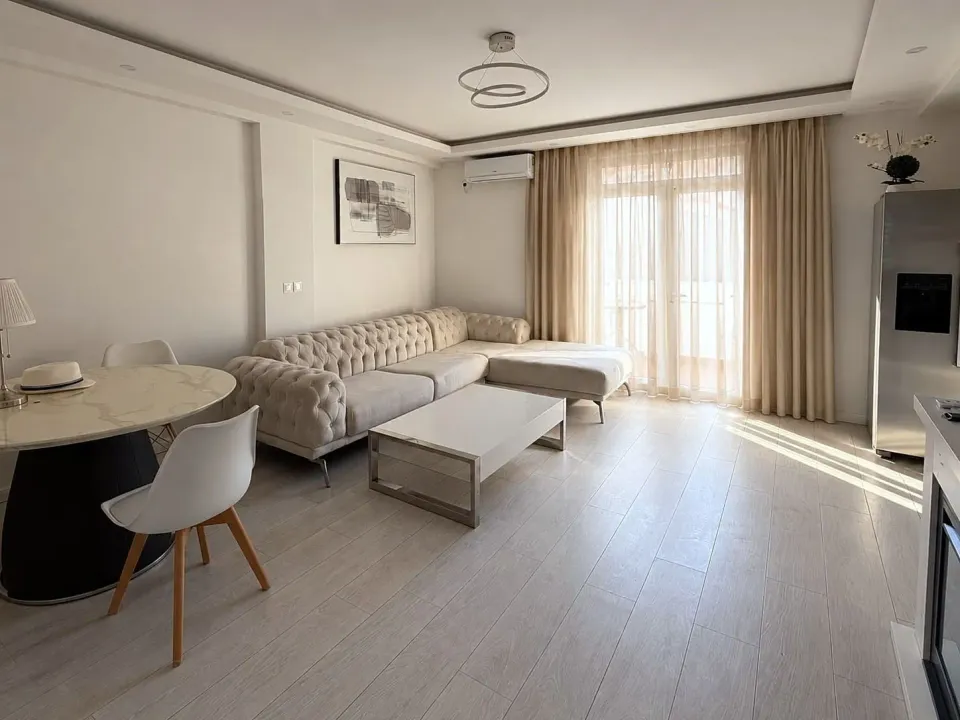 Izdavanje, jednosoban stan, 60m², Centar, Budva