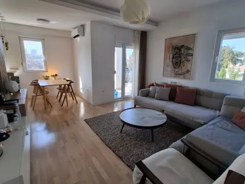 Prodaja, dvosoban stan, 67m², Centar, Podgorica - image 1