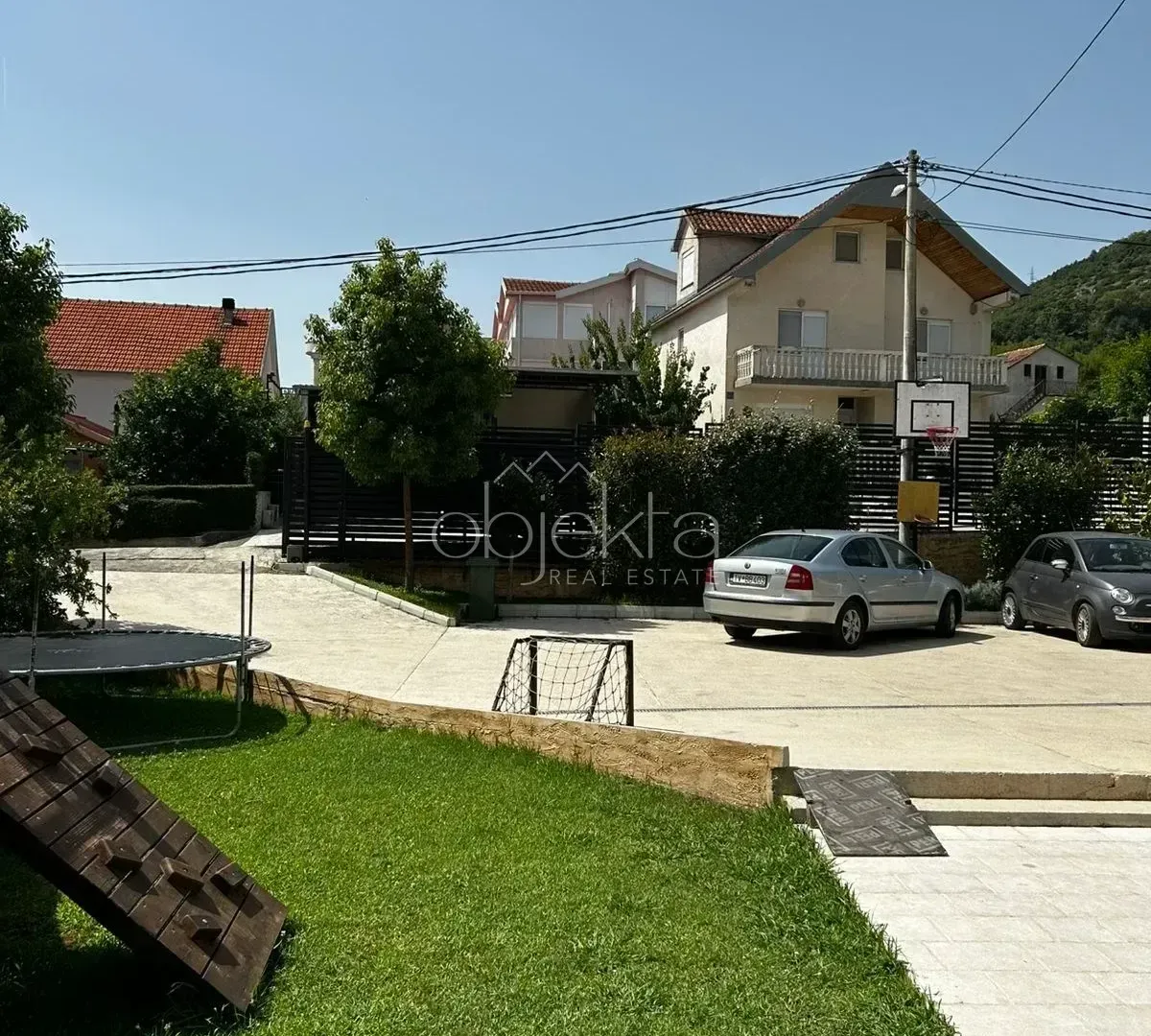 Izdavanje, kuća, 220m², Tivat, Crna Gora
