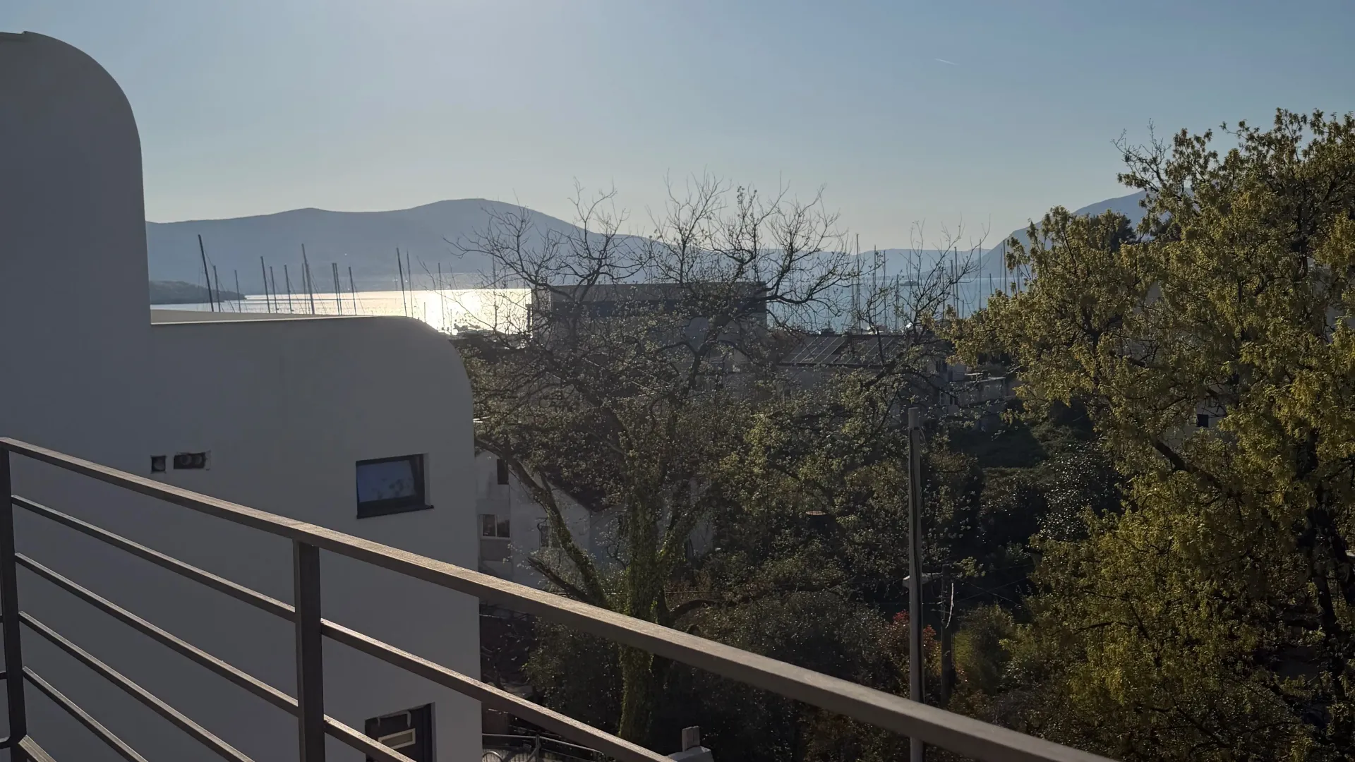Izdavanje, dvosoban stan, 66m², Bonići, Tivat