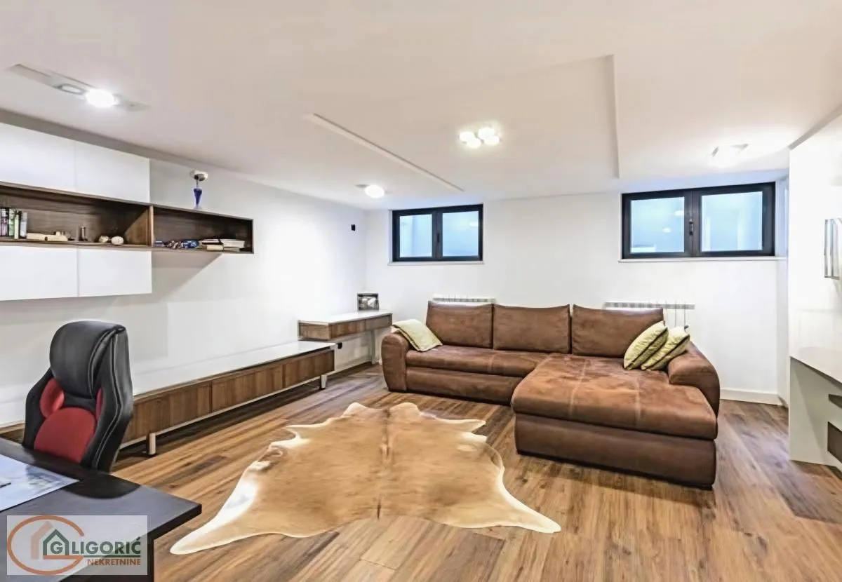 Prodaja, kuća, 305m², Čukarica, Beograd