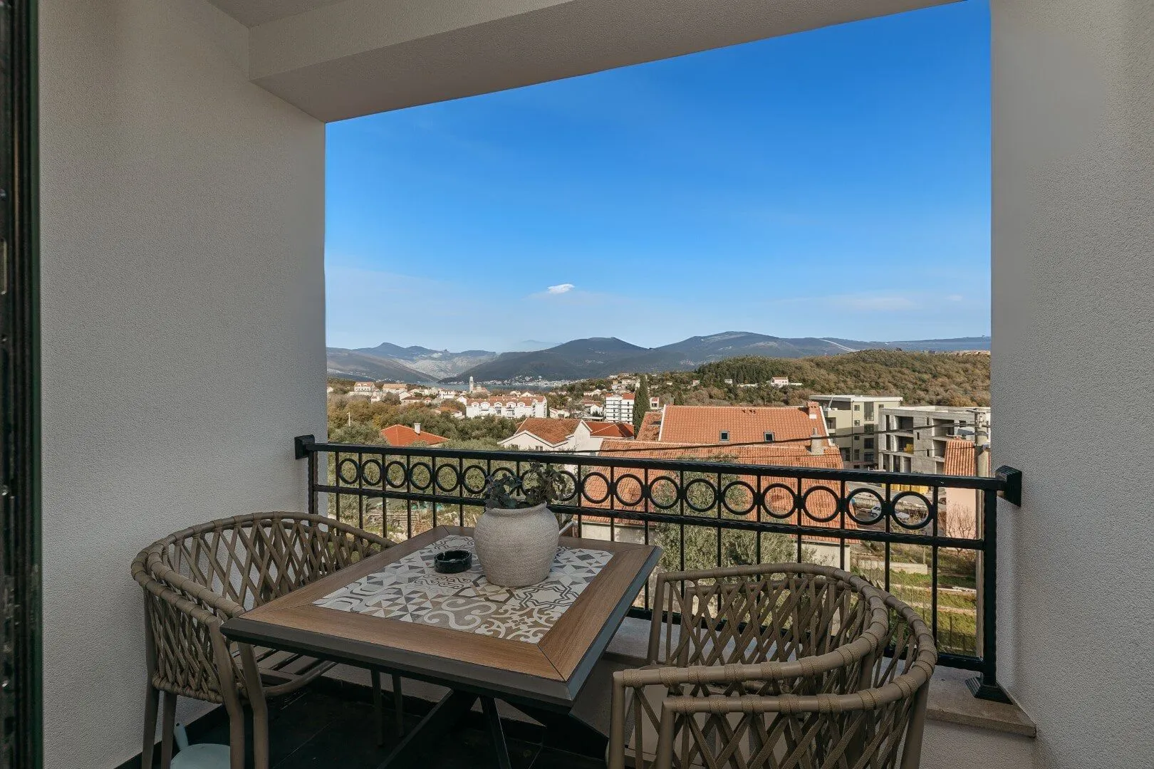 Prodaja, jednosoban stan, 60m², Radovići, Tivat