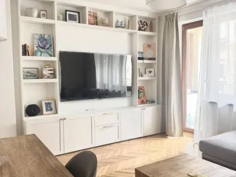 Izdavanje, trosoban stan, 77m², Stari Grad, Beograd