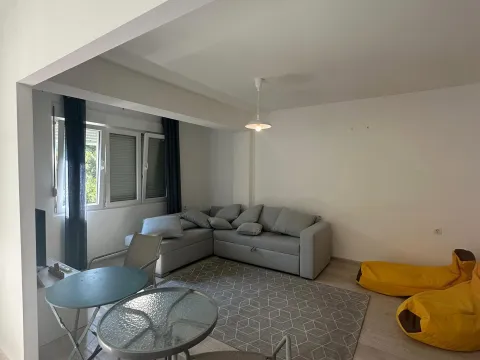 Izdavanje, dvosoban stan, 70m², Centar, Tivat - image 1