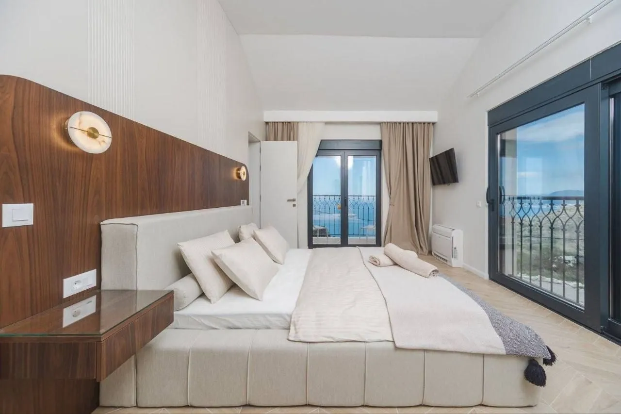 Rent, house, 180m², Blizikuće, Budva