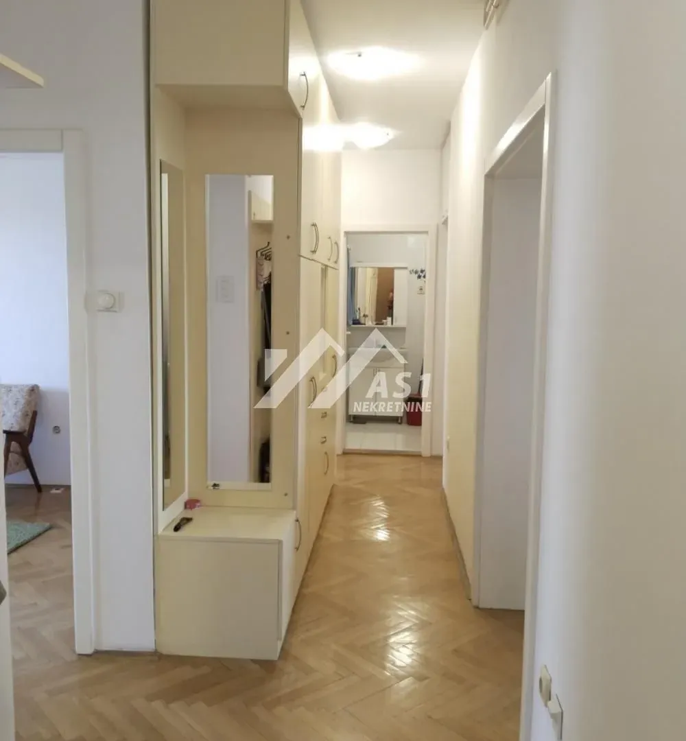Izdavanje, trosoban stan, 100m², Spens, Novi Sad Sve Podlokacije