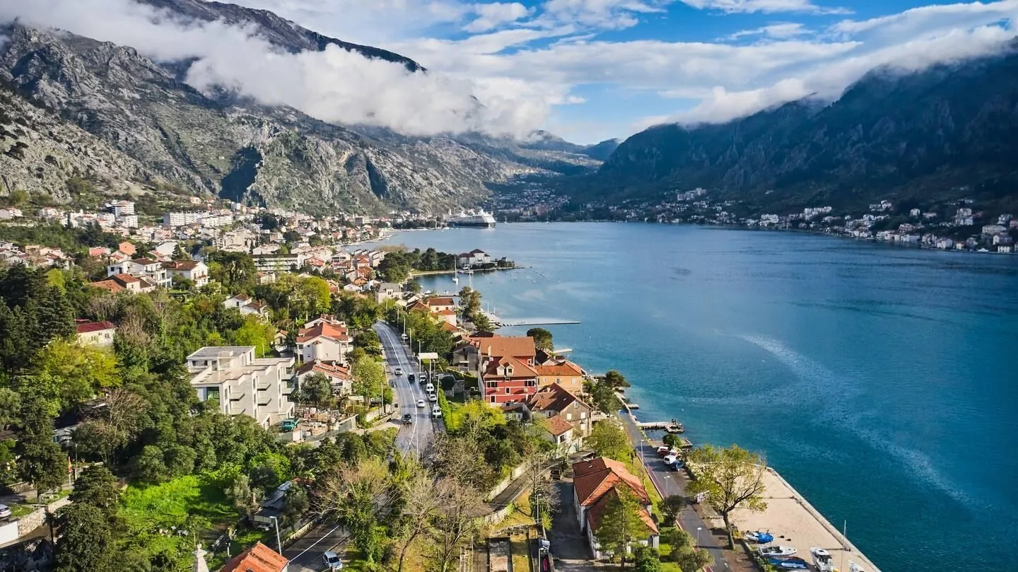 Prodaja, dvosoban stan, 129m², Dobrota, Kotor