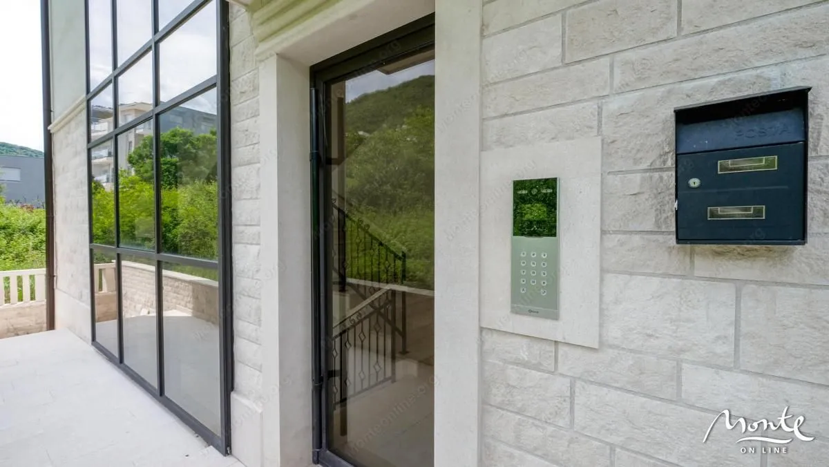 Prodaja, jednosoban stan, 50m², Centar, Tivat