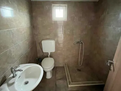 Izdavanje, dvosoban stan, 70m², Konik, Podgorica - image 9