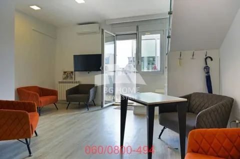 Living room with armchairs, a table and access to the terrace. - image 3