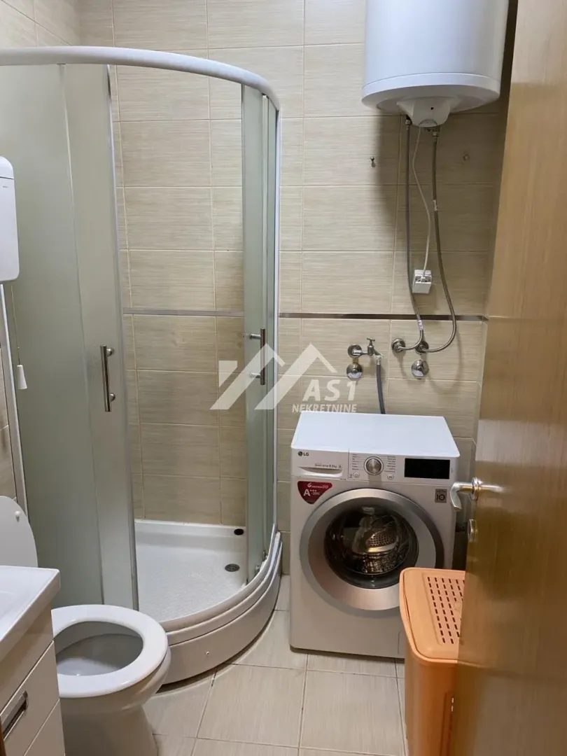 Izdavanje, jednosoban stan, 38m², Salajka, Novi Sad Sve Podlokacije