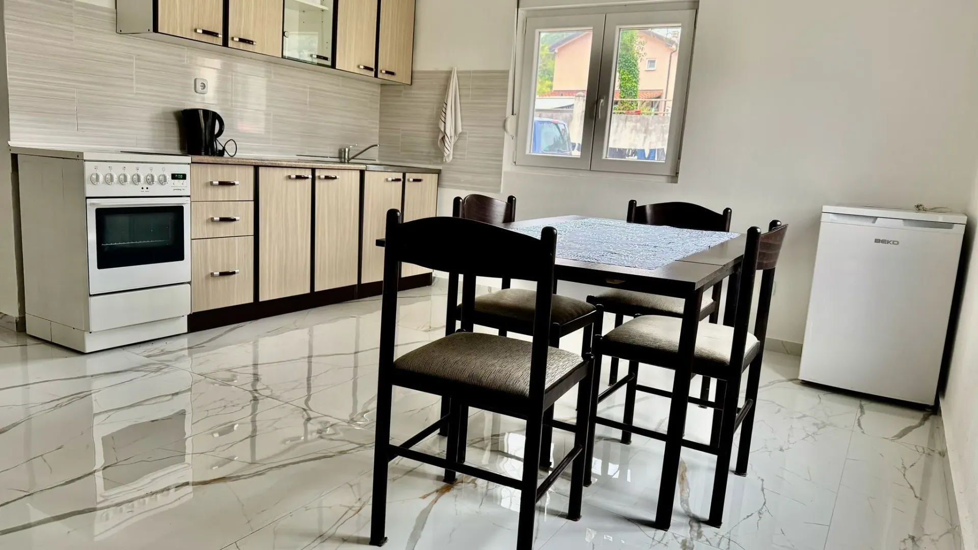 Rent, three bedroom apartment, 80m², Radanovići, Kotor