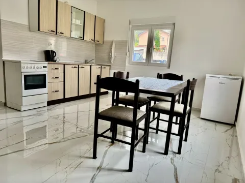 Rent, three bedroom apartment, 80m², Radanovići, Kotor - image 3