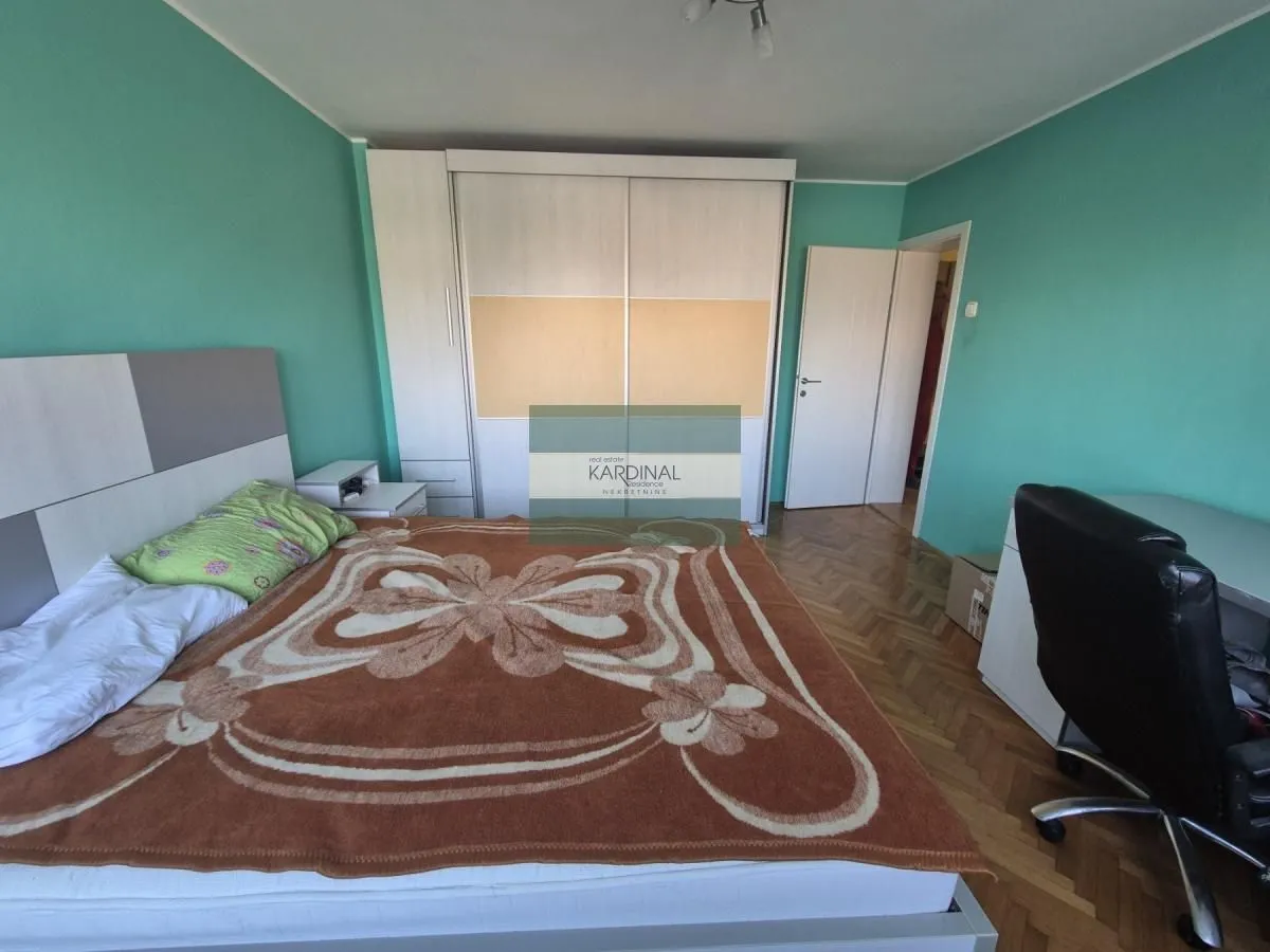 Prodaja, trosoban stan, 73m², Centar, Jagodina
