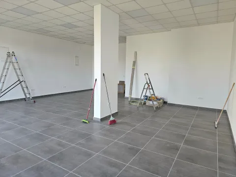 Rent, office space, 70m², Topolica, Bar - image 4