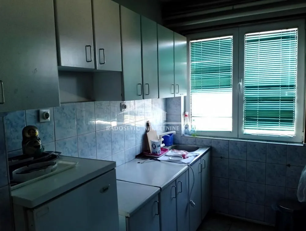 Rent, office space, 1019m², Šimanovci, Pećinci