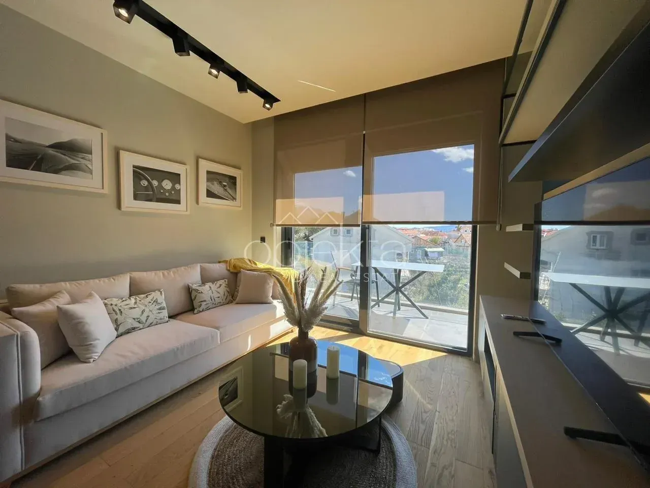 Living room with a sofa, coffee table, and access to the terrace.