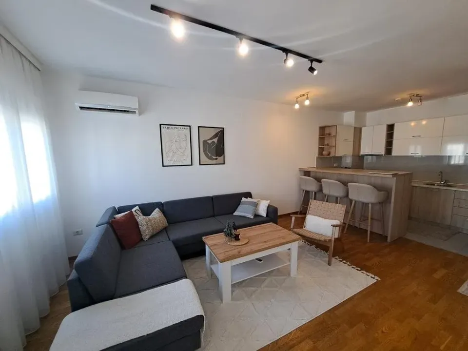 Izdavanje, dvosoban stan, 70m², City Kvart, Podgorica
