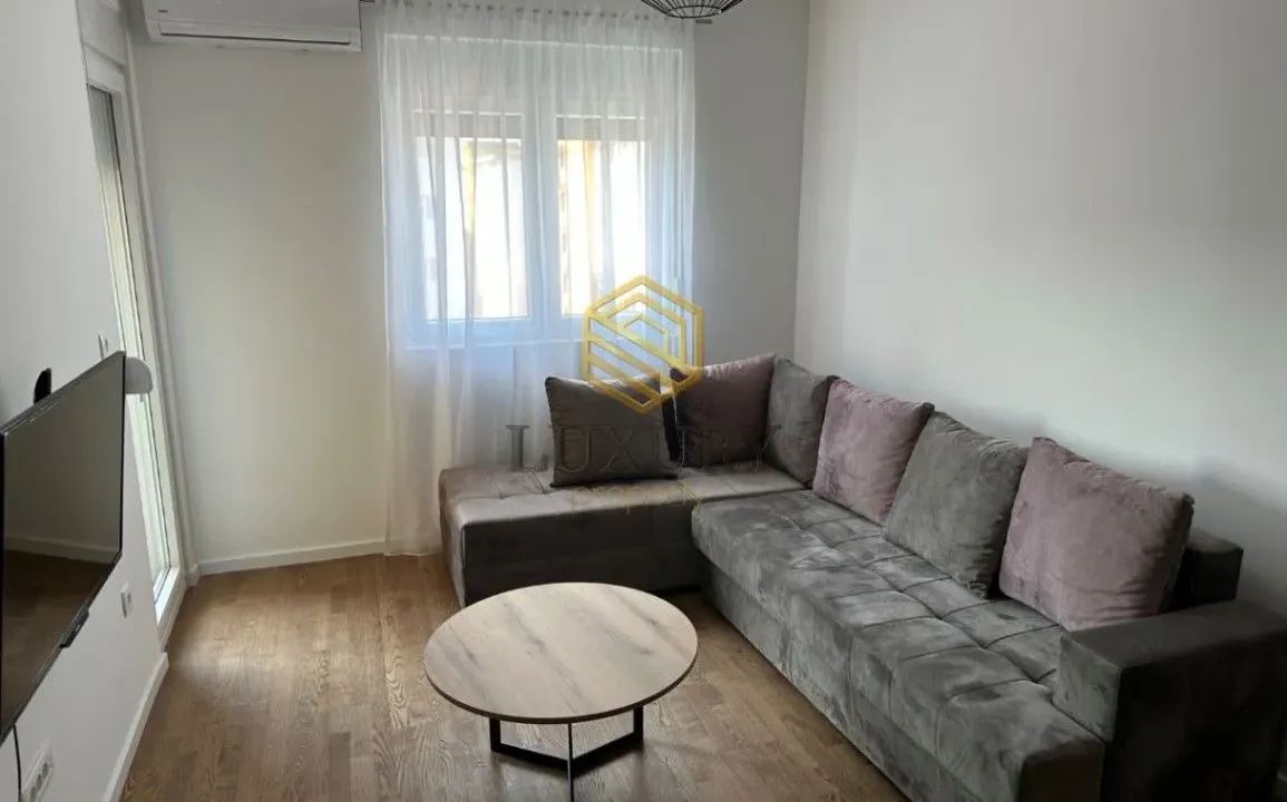 Izdavanje, jednosoban stan, 44m², Pobrežje, Podgorica