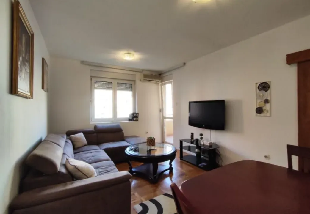 Izdavanje, dvosoban stan, 64m², Stari Aerodrom, Podgorica