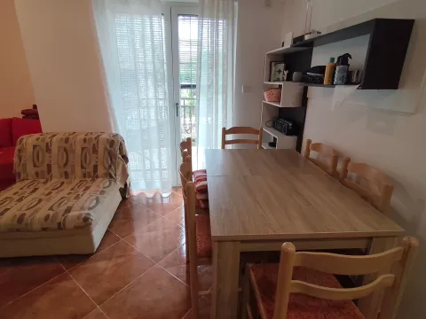 Izdavanje, jednosoban stan, 38m², Baošići, Herceg Novi - image 3