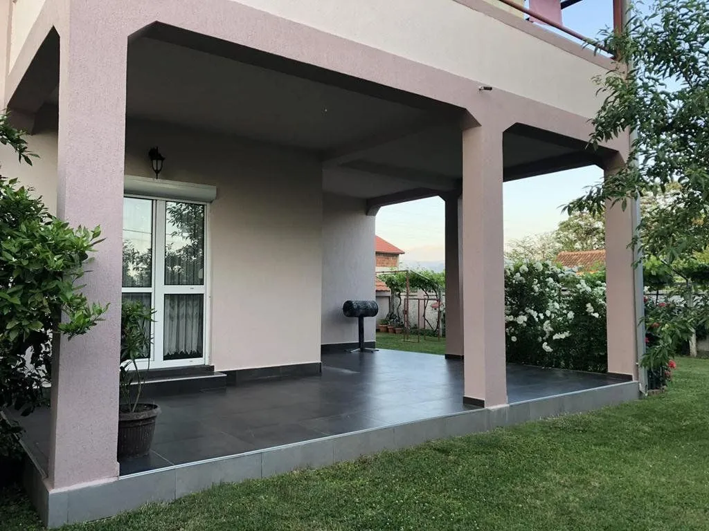 Rent, house, 300m², Donji Kokoti, Podgorica