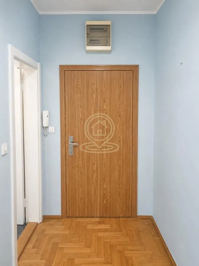 Izdavanje, trosoban stan, 78m², Stari grad, Novi Sad