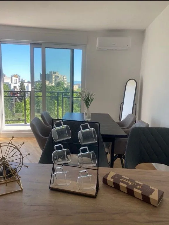 Izdavanje, dvosoban stan, 103m², Ljubović, Podgorica