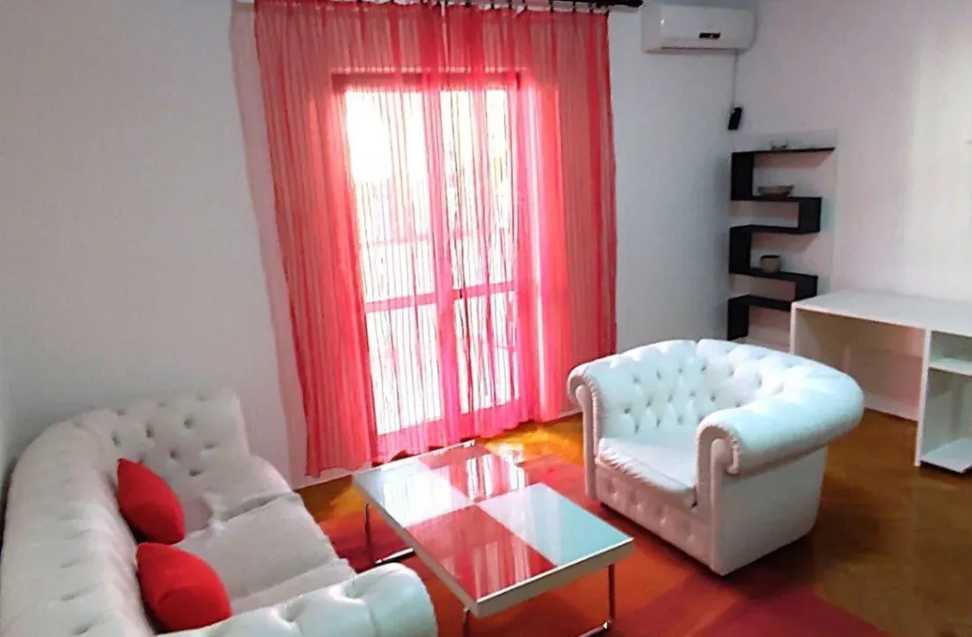 Izdavanje, jednosoban stan, 50m², Malo Brdo, Podgorica