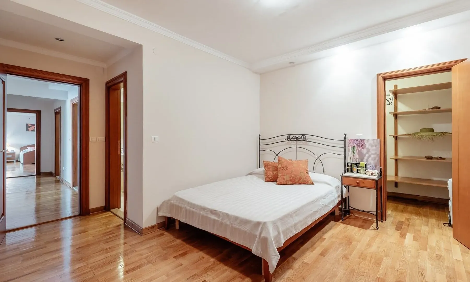 Prodaja, trosoban stan, 244m², Centar, Kotor