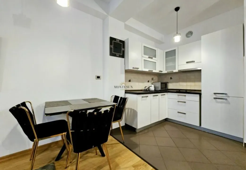 Izdavanje, dvosoban stan, 53m², Budva, Crna Gora