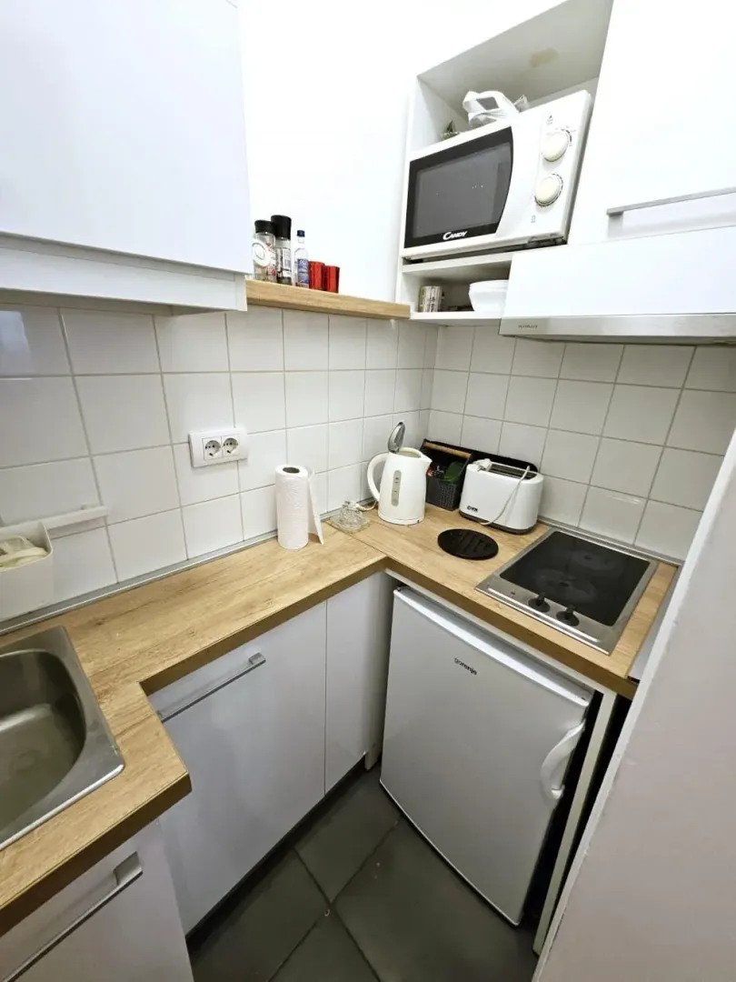 Izdavanje, dvosoban stan, 41m², Stari Grad, Beograd